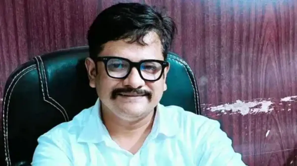 বিএনপি থেকে পদত্যাগ করে আওয়ামী লীগে যোগ দিলেন অ্যাডভোকেট ফয়জুল করিম মুবিন