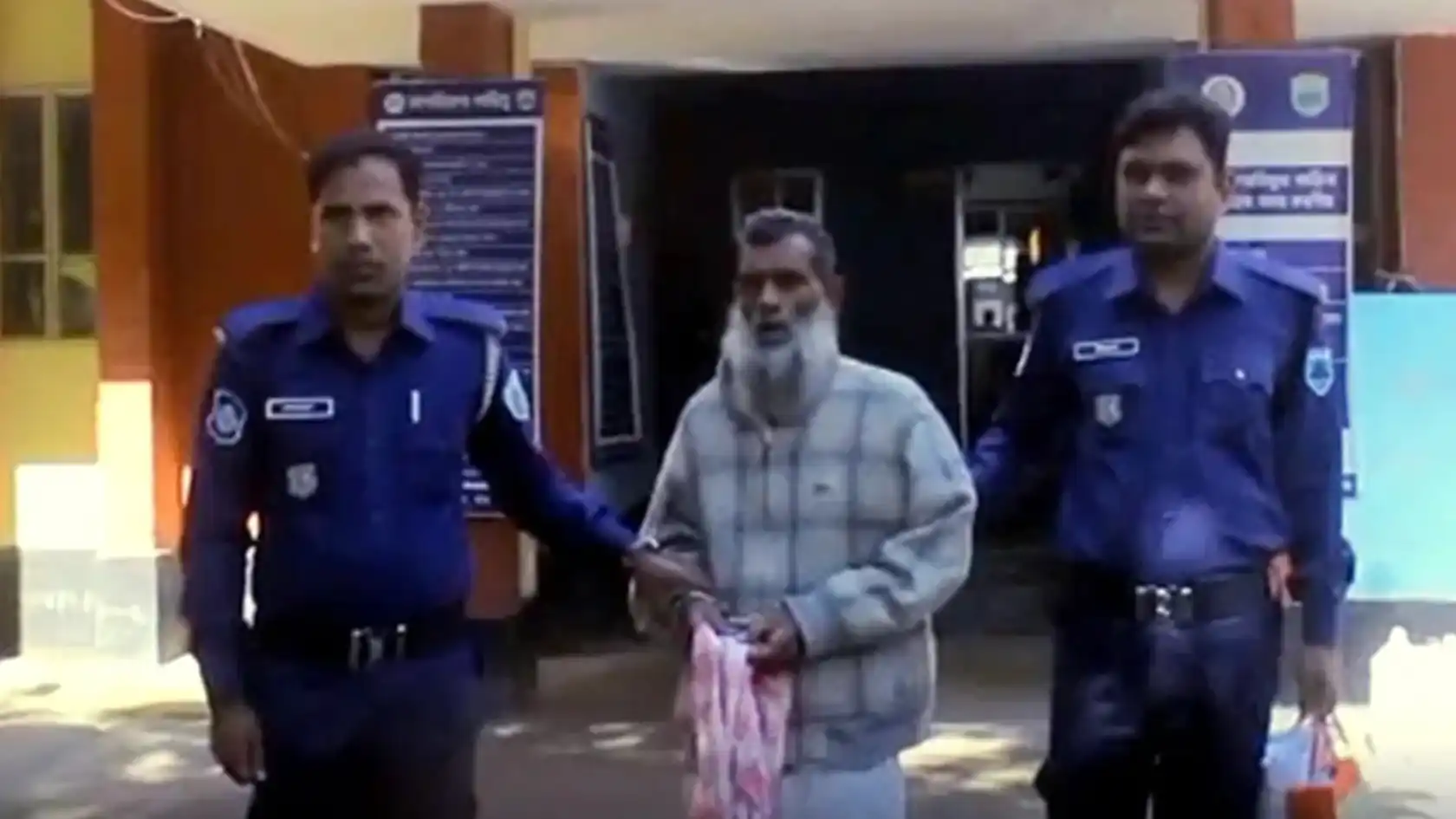 পাবনায় ৮ বছরের শিশুকে ধর্ষণের অভিযোগে ৭৫ বছর বয়সী বৃদ্ধ গ্রেফতার