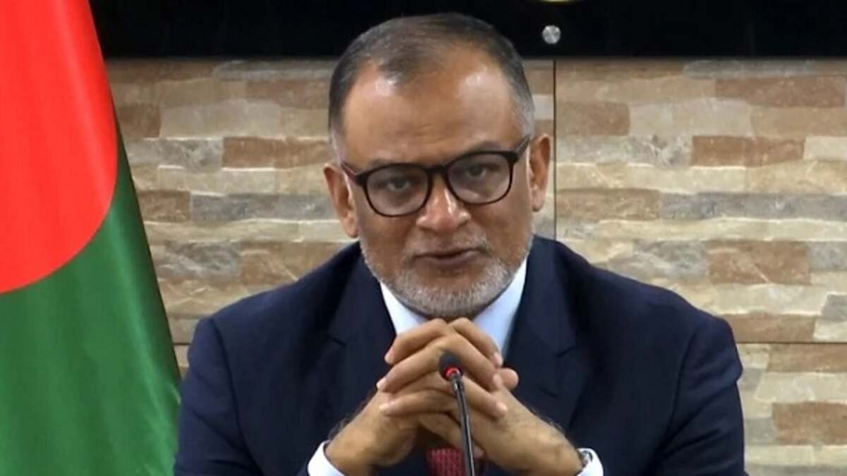 বাণিজ্য উপদেষ্টার সঙ্গে থাই রাষ্ট্রদূতের বৈঠক: বাণিজ্য বাড়াতে নতুন সামুদ্রিক রুট ও এফটিএর ওপর গুরুত্ব