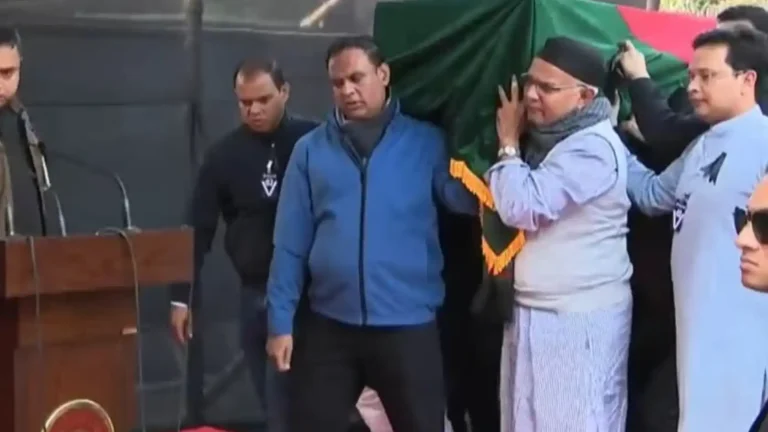 খালেদা জিয়ার ইন্তেকালের পর শোকাহত তারেক রহমানের পাশে ছায়ার মতো মিয়া নুরুদ্দিন অপু