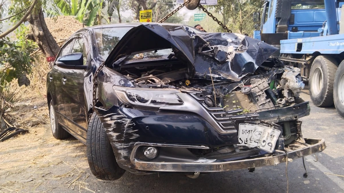 বিরলে প্রাইভেটকার চাপায় একজন নিহত, শিশুসহ ৭ জন আহত