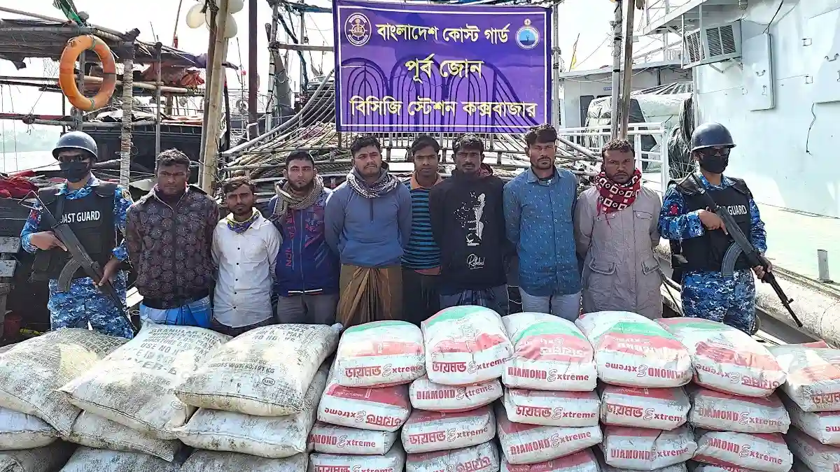 কক্সবাজার ও সেন্টমার্টিনে কোস্টগার্ডের অভিযানে বিপুল সিমেন্ট–সার জব্দ, আটক ১৬ পাচারকারী