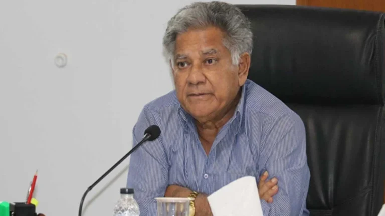 তিন দিনের মধ্যে লাইটার জাহাজে পণ্য খালাসের নির্দেশ, না মানলে কঠোর ব্যবস্থা: নৌপরিবহন উপদেষ্টা