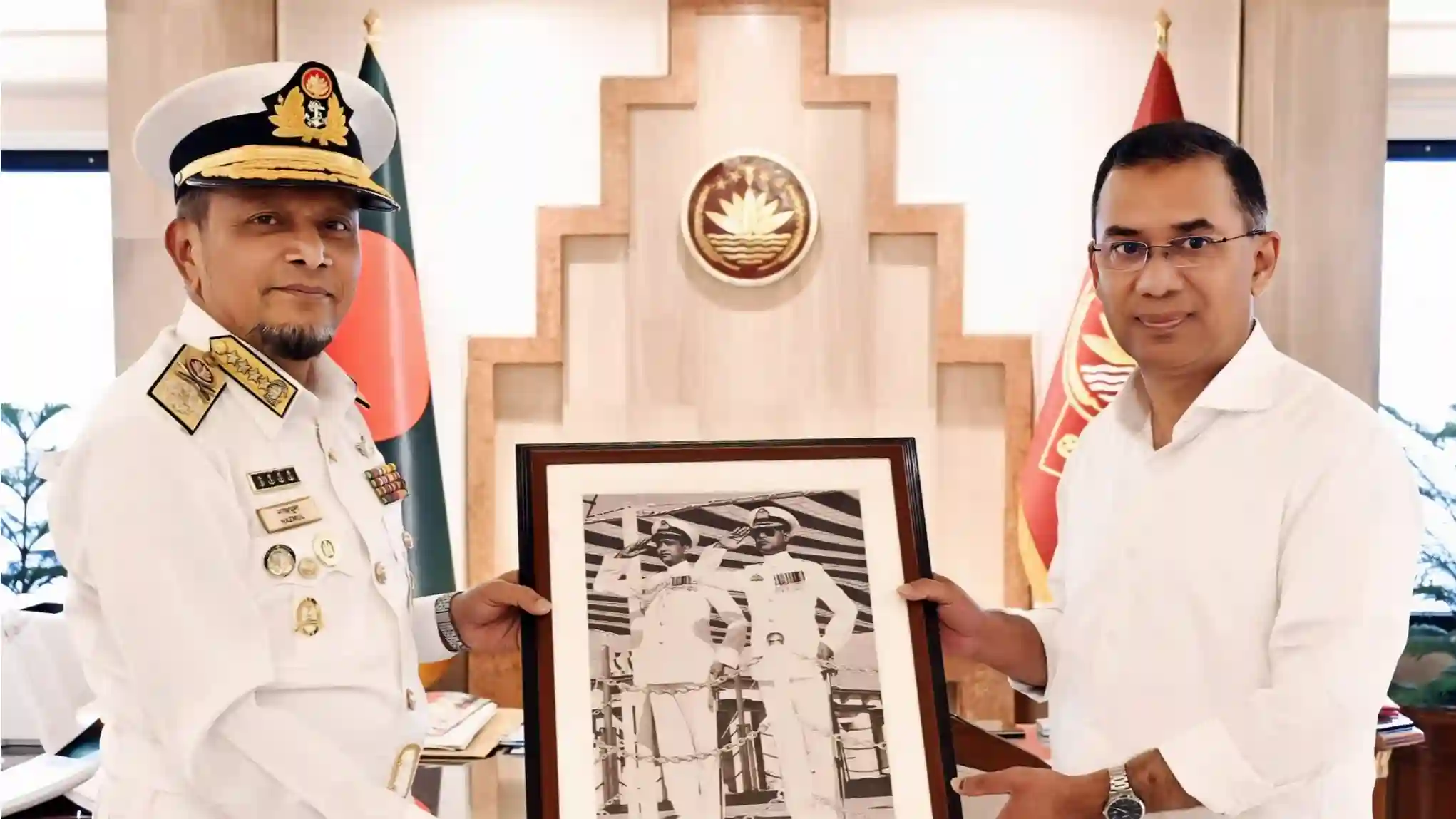 প্রধানমন্ত্রীর সঙ্গে নৌবাহিনী প্রধানের গুরুত্বপূর্ণ সৌজন্য সাক্ষাৎ