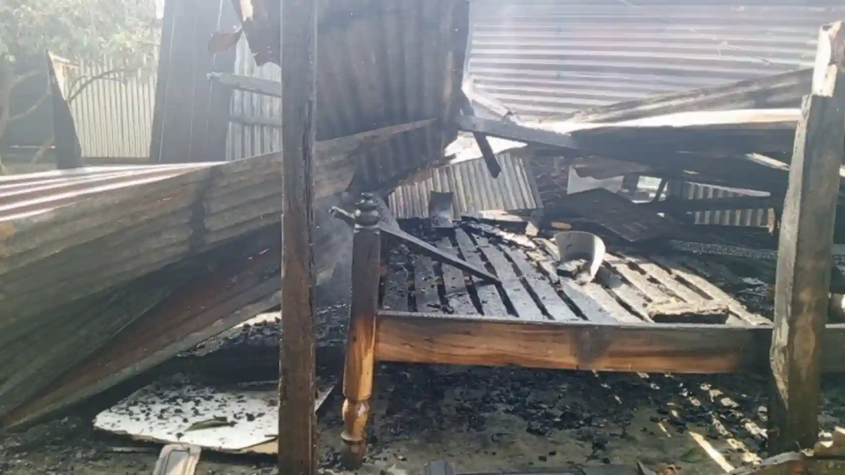শরীয়তপুরে পরিত্যক্ত টিনশেড মাদ্রাসা ঘরে অগ্নিকাণ্ড, ক্ষতি প্রায় ২ লাখ টাকা