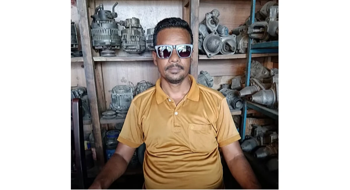 রাতের অন্ধকারে গলাকেটে হত্যা পরিবহন ব্যবসায়ী সাইফুলকে