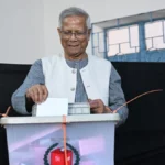 গুলশান কেন্দ্রে ভোট দিলেন প্রধান উপদেষ্টা মুহাম্মদ ইউনূস