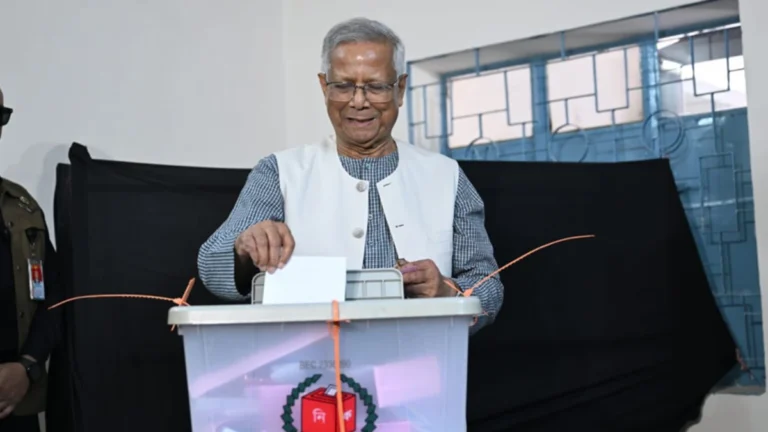 গুলশান কেন্দ্রে ভোট দিলেন প্রধান উপদেষ্টা মুহাম্মদ ইউনূস