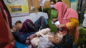 শরীয়তপুরের ডামুড্যায় আ.লীগ-বিএনপি সমর্থকদের রক্তক্ষয়ী সংঘর্ষ: কুপিয়ে জখম, বাড়িঘরে অগ্নিসংযোগ