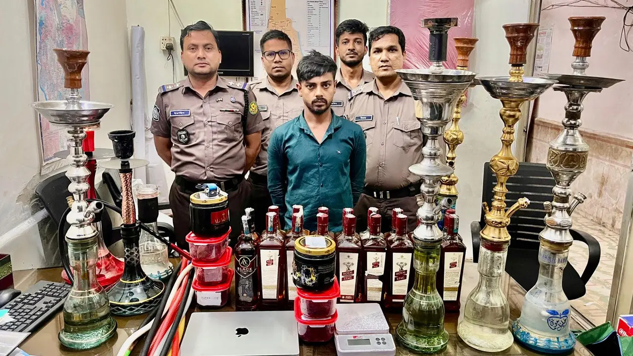 বনানীর সিসাবারে অভিযান চালিয়ে বিদেশি মদসহ গ্রেপ্তার ১