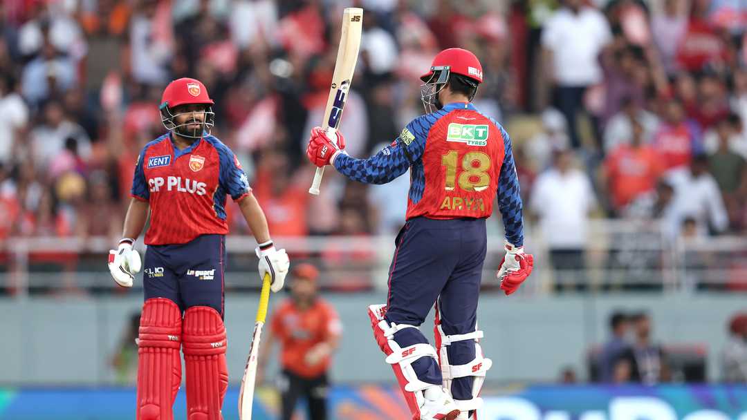 পিবিকেএস অপরাজিত থাকায় আর্য, প্রভসিমরান ট্রাম্প অভিষেকের পিপি ব্লিটজ