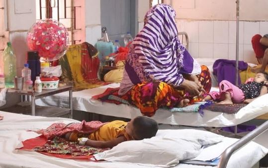 চাঁপাইনবাবগঞ্জে হামে আক্রান্তের সংখ্যা ৫০০ ছাড়িয়েছে