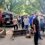 A student was beaten by an autorickshaw driver in Chittagong University, students blocked the road in protest