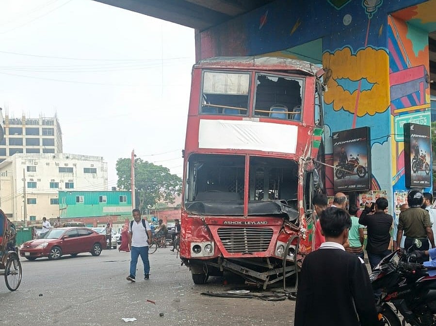 DU’s ‘momentary’ bus accident, several students injured