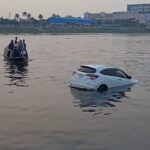 Private car fell off the ferry and drowned in the river, rescued after 2 hours