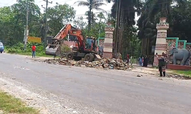 Saral City Corporation waste from gate of Bhawal National Park under criticism