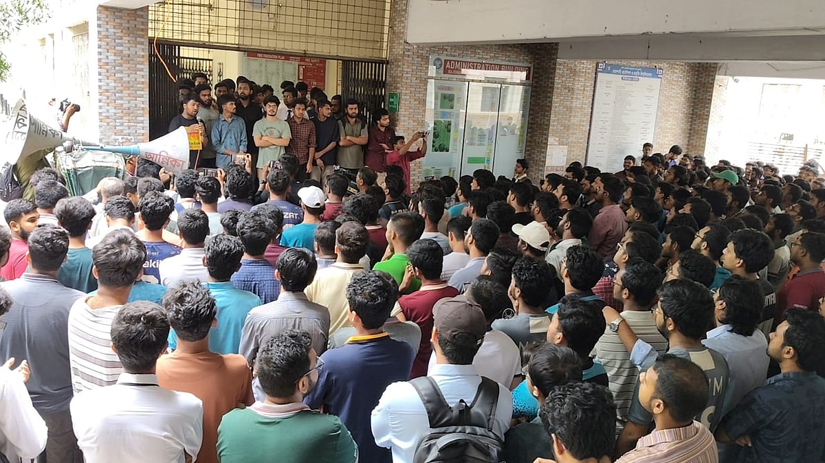 Students’ program to stop the activities of student politics in Ruet, Chhatra Dal-supporters stand next to it