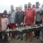 The crocodile trapped in Padma Jail Barashi is being taken to Khulna