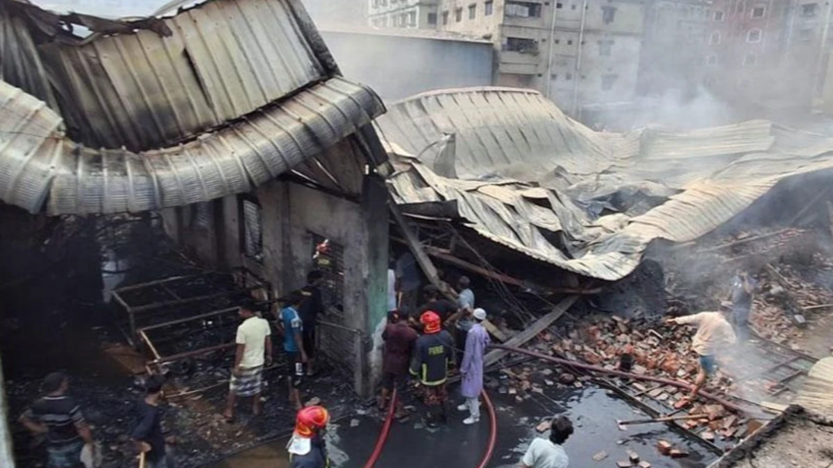 কেরাণীগঞ্জের গ্যাস লাইটার কারখানায় ভয়াবহ অগ্নিকাণ্ড: নিহত বেড়ে ৬, আহত ২