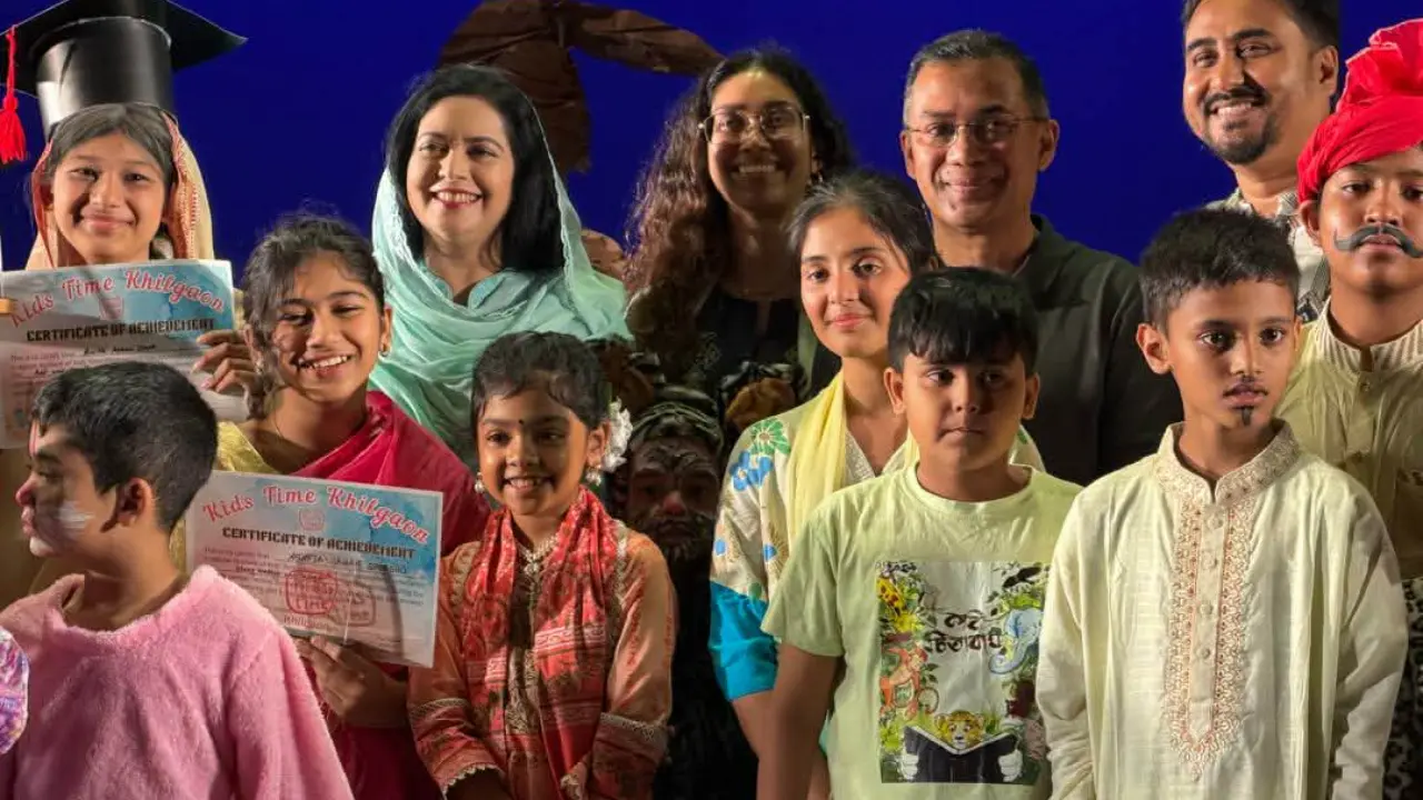সপরিবারে শিশুদের নাটক দেখতে বেইলি রোডে প্রধানমন্ত্রী