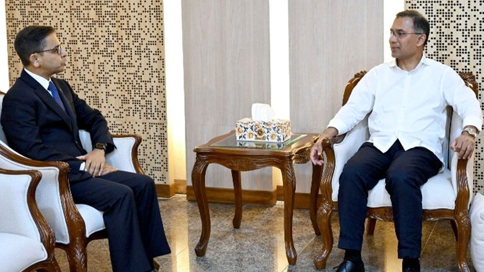 প্রধানমন্ত্রীর সঙ্গে বিদায়ী সাক্ষাৎ ভারতীয় হাইকমিশনার প্রণয় ভার্মার