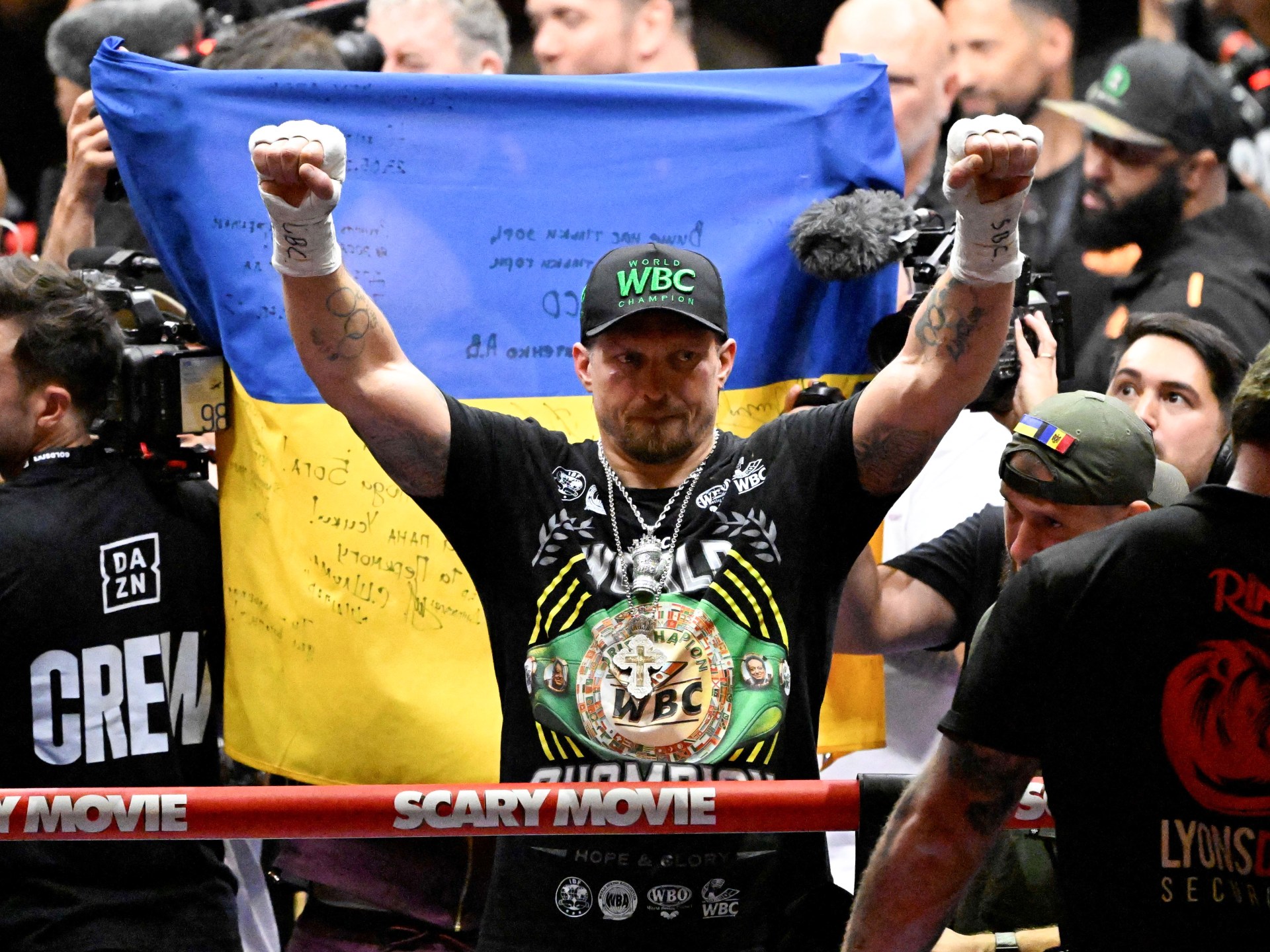 Usyk Verhoeven এর ১১ তম রাউন্ড স্টপেজ দিয়ে শক পরাজয় এড়ায়