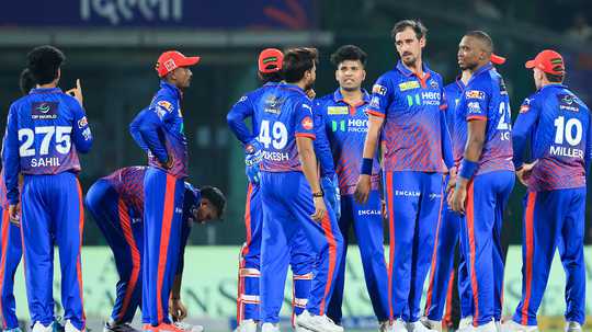 নীরব দর্শক গ্যালারি: ডিসির ঘরের মাঠেও নেই ঘরের উষ্ণতা