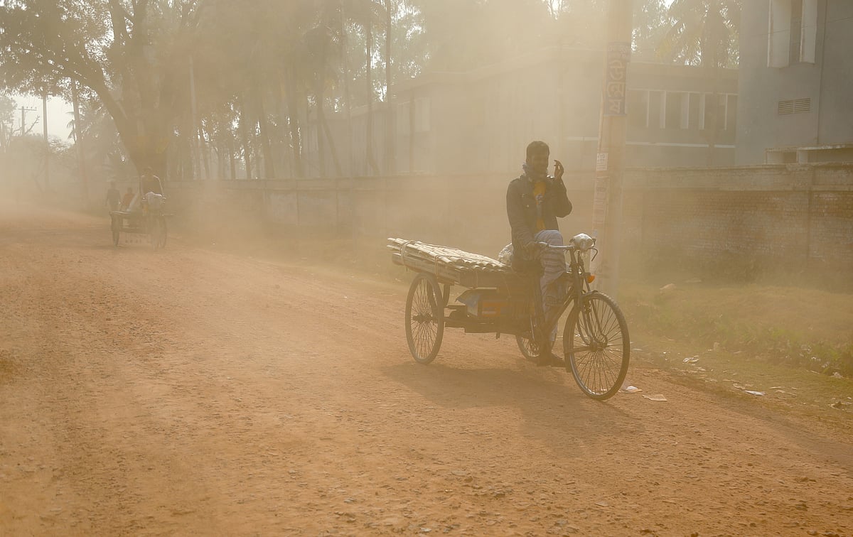 After continuous rains, there is so much pollution in the air of Dhaka, what to do for protection