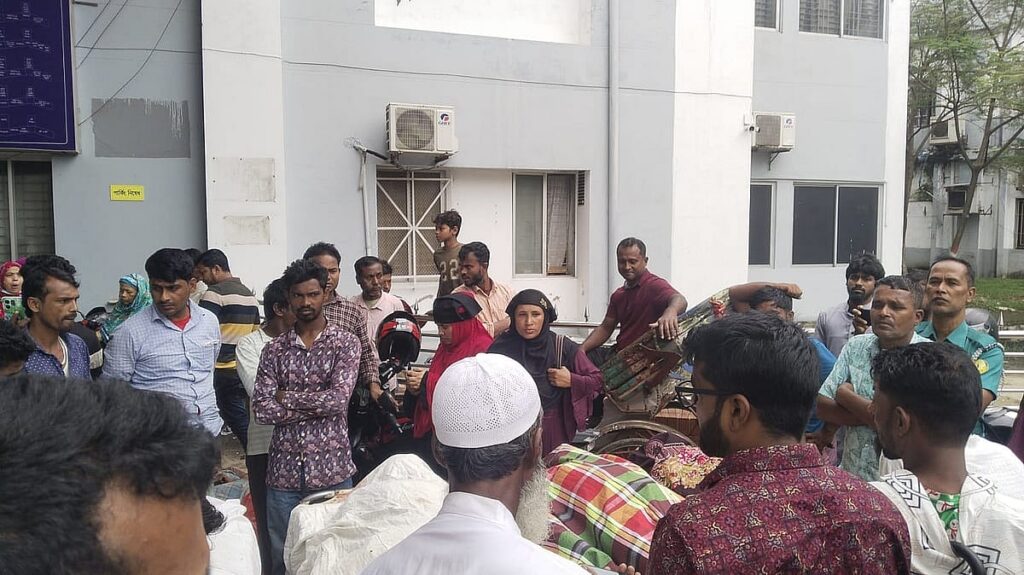 8 workers died in Sylhet early in the morning