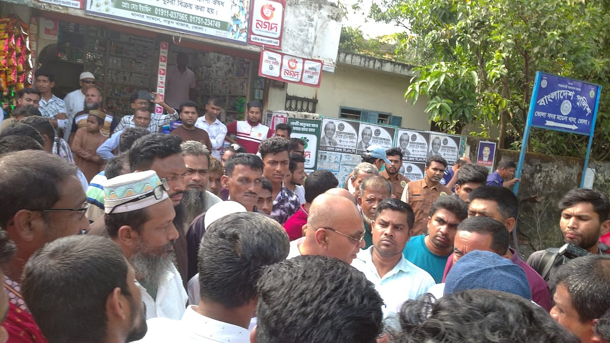 BNP leader arrested with weapons by Coast Guard in Bhola, human chained in protest