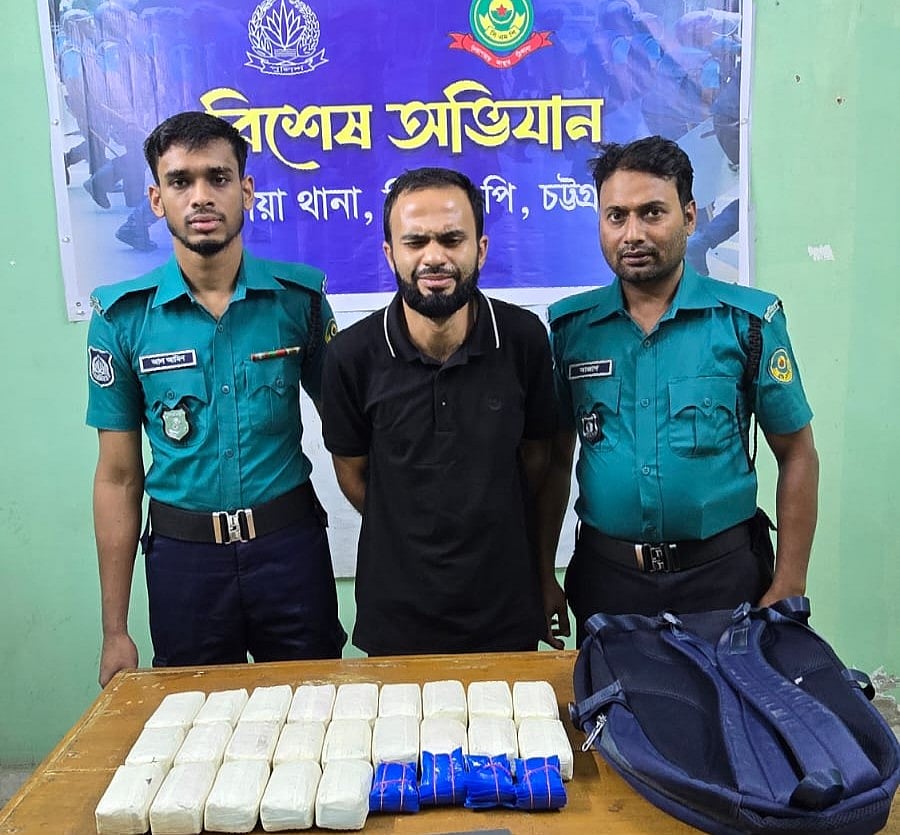 50,000 Yabas along with policemen arrested in Chittagong