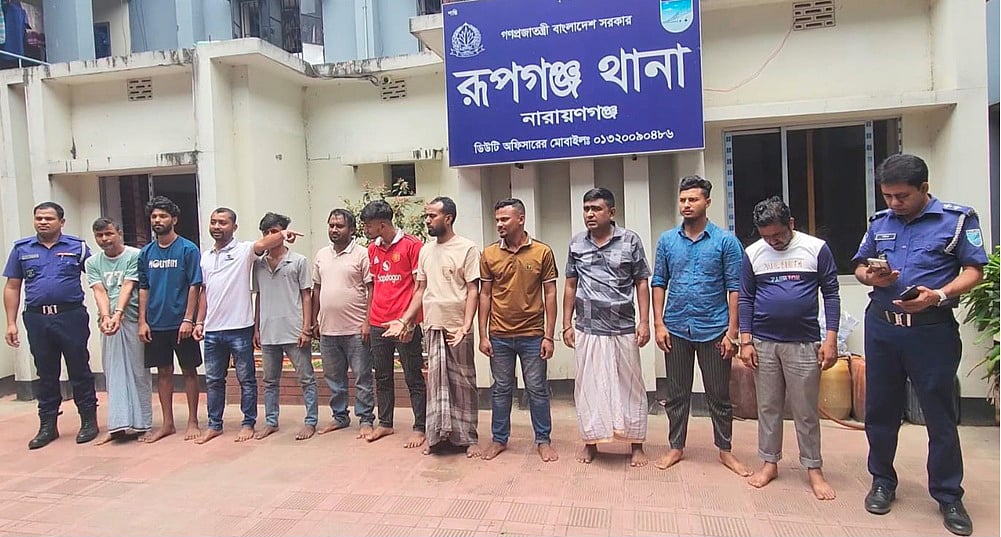 The supporters attacked the police and snatched the youth leader, injured 6 including the OC
