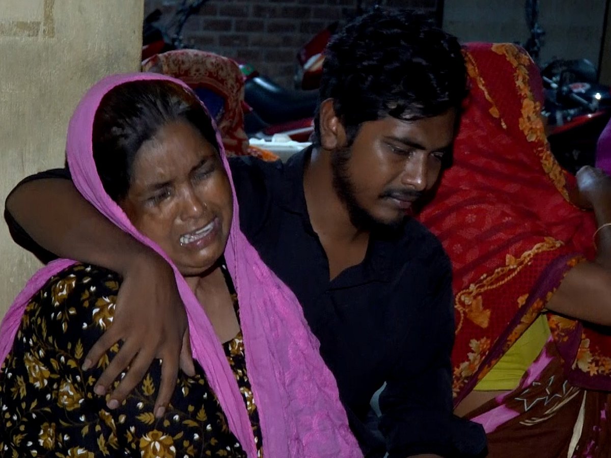 A rickshaw puller was hacked to death due to a dispute over breaking the boundary wall
