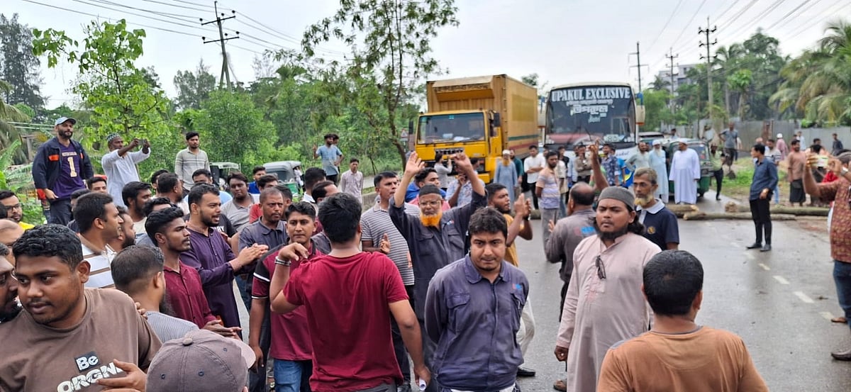 Road blockade by private power plant employees in Noakhali