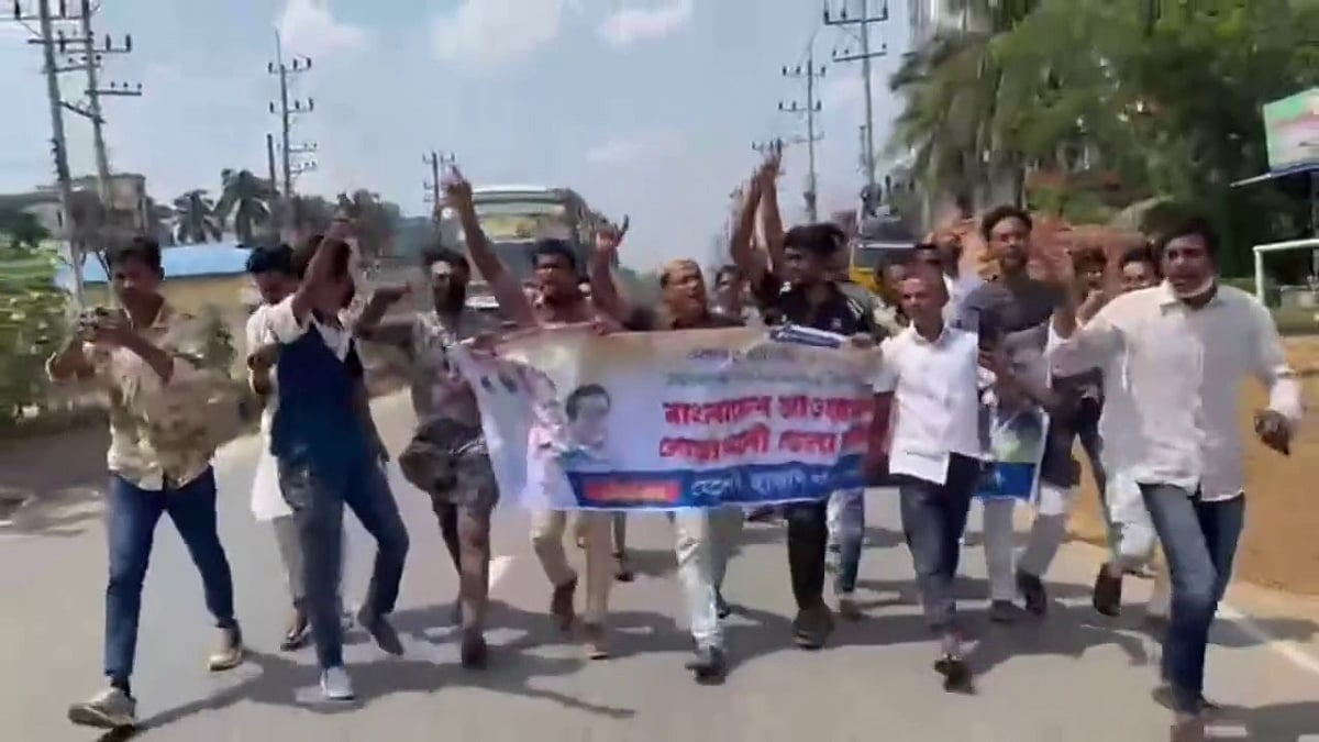 Jubo League’s flash march on the highway in Noakhali, video on Facebook