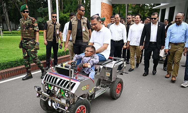 PM rides student-made smart car