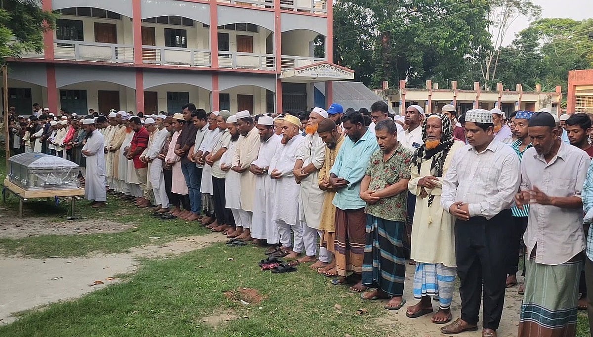 At the end of the funeral in Madaripur, Rain was laid to rest beside the graves of his grandparents