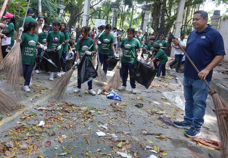 Cleanliness campaign of Gulshan society with the participation of children and teenagers
