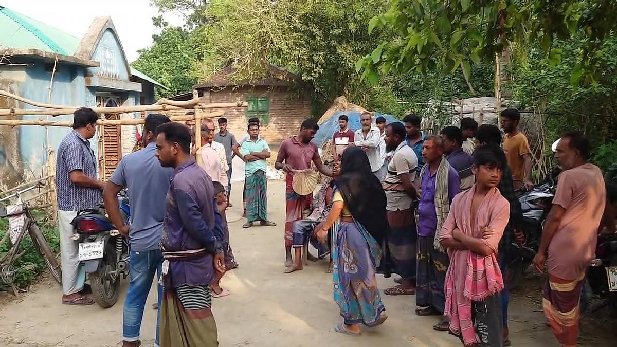 Husband and wife died of electrocution while cleaning paddy in Jhenaidah
