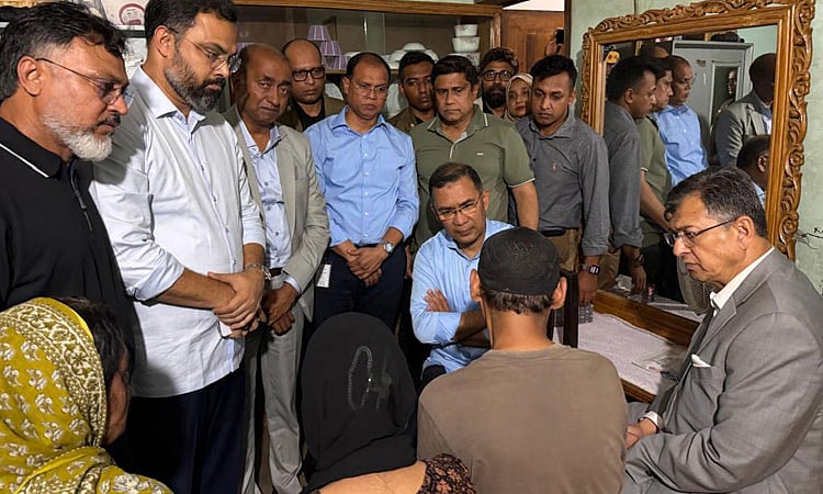 Prime Minister Tariq Rahman at the residence of the child killed in Pallabi