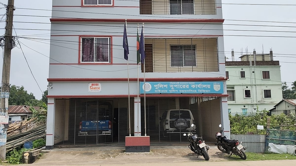SP is not leaving the office even after the transfer, 77 people have been reshuffled in 16 letters