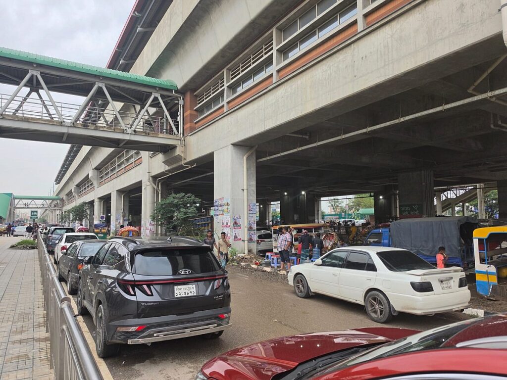 Police Relocate Eid Cattle Market to Restore Traffic Flow Near Metro Station