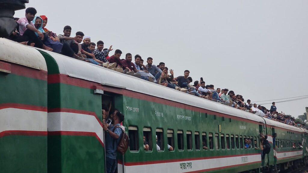 Crowded Indian Trains Prompt Desperate Journeys Home