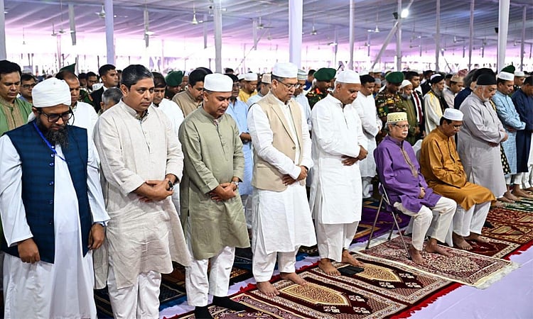 President and Prime Minister offer Eid-ul-Adha prayers at National Eidgah