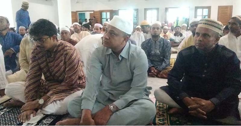 সাদুল্লাপুরে মুসল্লিদের সঙ্গে ঈদ শুভেচ্ছা বিনিময় করলেন র্যাব মহাপরিচালক