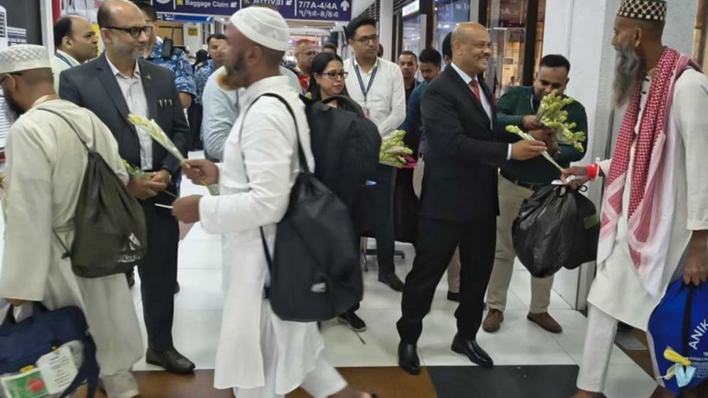 স্বদেশ প্রত্যাবর্তন শুরু হাজিদের, প্রথম দিনে ফিরছেন সাড়ে পাঁচ হাজার