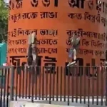 ঢাকার শাহবাগে জুলাই স্মৃতিস্তম্ভে জুতার মালা, এলাকায় উত্তেজনা ও নিন্দার ঝড়