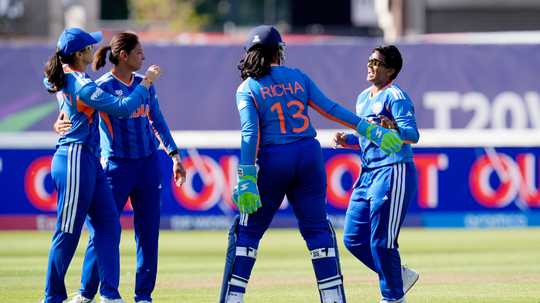 স্মৃতি ও রিচার ব্যাটে উড়ন্ত সূচনা দীপ্তির পাঁচ উইকেটে পাকিস্তানকে গুঁড়িয়ে জয় দিয়ে বিশ্বকাপ শুরু ভারতের