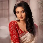 এনগেজমেন্টের আনুষ্ঠানিক ঘোষণা দিলেন অভিনেত্রী নাজনীন নীহা