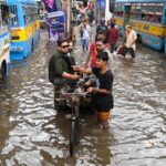 উত্তরবঙ্গে প্রবল বর্ষণে রেড অ্যালার্ট জারি দক্ষিণবঙ্গে বৃষ্টির প্রতীক্ষা